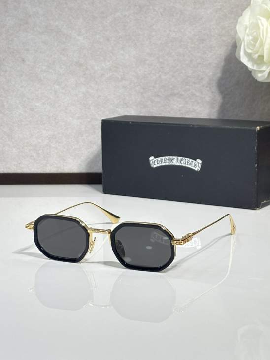 Picture of Chrome Hearts Sunglasses _SKUfw77318307fw